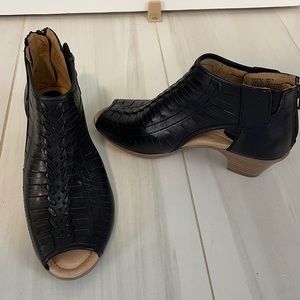 Black dress open toe booty